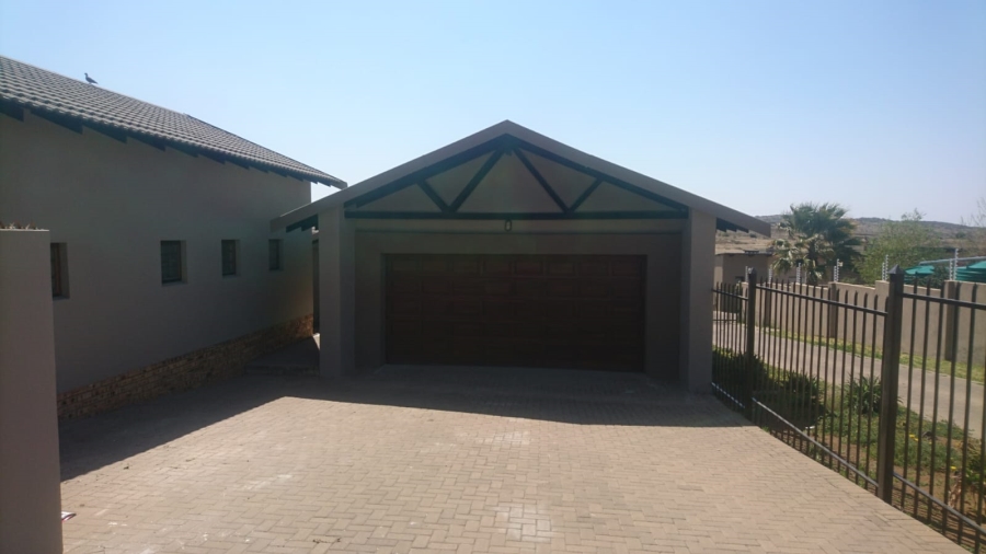 To Let 3 Bedroom Property for Rent in Hillside Free State